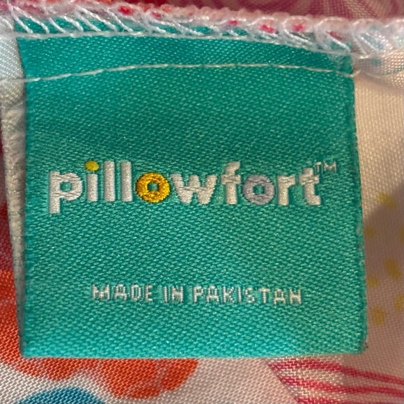 Pillow Fort 3 piece twin sheet set strawberries pink white aqua yellow red EUC - Picture 7 of 9